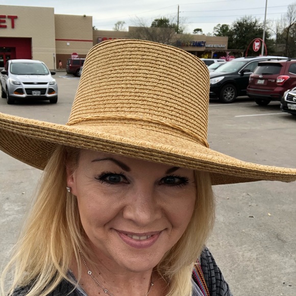 Meet your Posher, Cassie - Picture 1 of 1